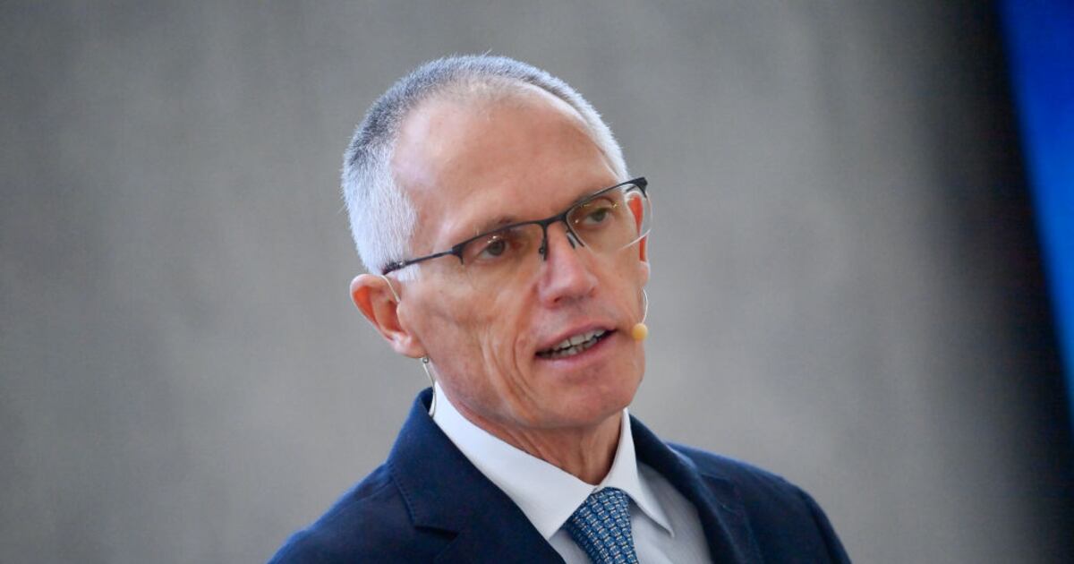 Pascal Stellantis Stellantis tests e-fuels on existing engines to decarbonise fleet